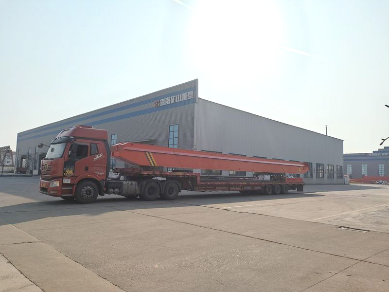 兩臺10噸跨度22.5米的電動單梁起重機,發往湖北黃岡